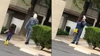 Michael Myers - 4-year-old runs into the arms of Michael Myers in video gone viral - fox29.com - state Florida