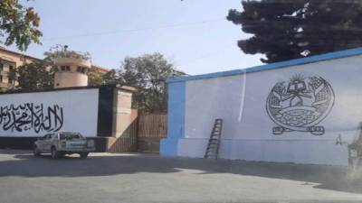 Taliban paints its flag on outside wall of what was US embassy in Kabul - fox29.com - Usa - Afghanistan - city Kabul, Afghanistan