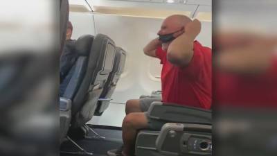 Unruly, growling passenger disrupts flight from LAX to Salt Lake City - fox29.com - Usa - Los Angeles - county Lake - city Los Angeles - city Salt Lake City
