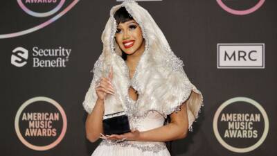 New Yorkers - Eric Adams - Cardi B paying funeral costs for Bronx fire victims - fox29.com - New York - Usa - Los Angeles - Gambia