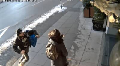 Vancouver police investigate random attack on Asian woman caught on video - globalnews.ca
