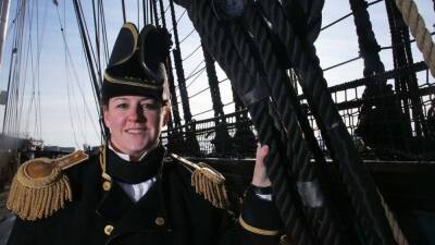 Billie Farrell becomes 1st woman to command USS Constitution - fox29.com - Britain - city Boston - county Newport - state Rhode Island - city Charlestown