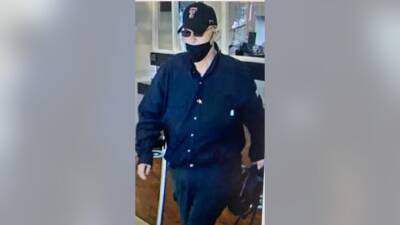 FBI looking for 'Granddaddy Bandit' accused of holding up two Houston banks - fox29.com - state Texas - city Houston