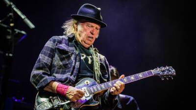 Neil Young - Joe Rogan - Warner Bros - Neil Young Demands Spotify Remove His Music Over Covid Misinformation: ‘They Can Have (Joe) Rogan Or’ Me - hollywoodlife.com