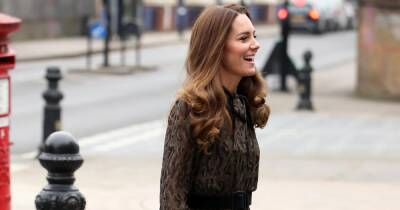 Royal Family - Kate Middleton - prince William - Kate Middleton stuns in green leopard print dress as she meets mental health volunteers - ok.co.uk - Britain - city London - county Prince William