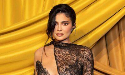 Kylie Jenner - Kim Kardashian - Stassie Karanikolaou - Kylie Jenner shows her natural hair and shares details about her ‘hair health journey’ - us.hola.com