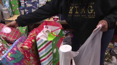 Jesus Christ - Brian Jenkins - 'These children really need our help': Philadelphia non-profit hands out 500 gifts to families in need - fox29.com - Philadelphia - city Santa Claus
