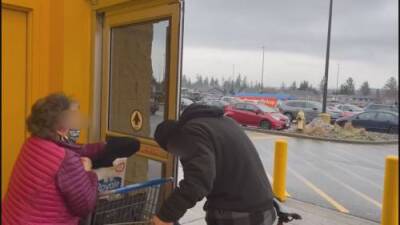 Campbell River senior confronts alleged Walmart shoplifter - globalnews.ca - county Campbell