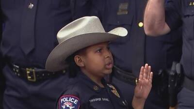 10-year-old battling cancer sworn into 100 law enforcement agencies - fox29.com - state Texas - city Houston