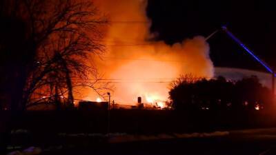 Winston-Salem fertilizer plant fire: Thousands forced to evacuate over explosion fears - fox29.com - state North Carolina - Salem - county Winston