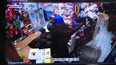 Caught on Camera: Clerk, robbery suspect hurt in shootout inside Philadelphia store - fox29.com - city Philadelphia