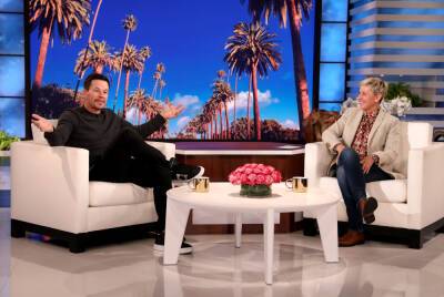 Mark Wahlberg - Rob Reiner - Mark Wahlberg’s Family Left Him And Went On Vacation Over The Holidays When He Got COVID - etcanada.com