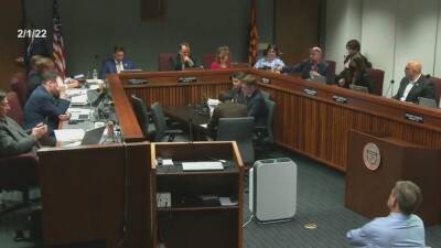 Employees fired for not getting a COVID-19 vaccine to be compensated financially if Arizona bill becomes law - fox29.com - state Arizona
