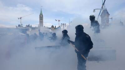 Steve Russell - Steve Bell - Police clear Ottawa 'Freedom convoy' protesters at Parliament to end siege - fox29.com - Canada - city Wellington - county Ontario - city Saturday - Ottawa, county Ontario