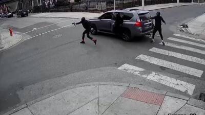 Video: Gunmen jump out of moving car, shoot man in North Philadelphia - fox29.com