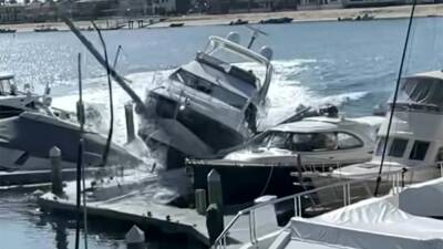 Video: Stolen yacht suspect crashes into boats in Newport Beach - fox29.com - Los Angeles - state California - county Newport