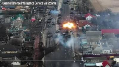 Footage shows Ukrainians' attack on Russian tanks in Kyiv suburb, forcing 'retreat,' officials claim - fox29.com - Britain - Russia - Ukraine