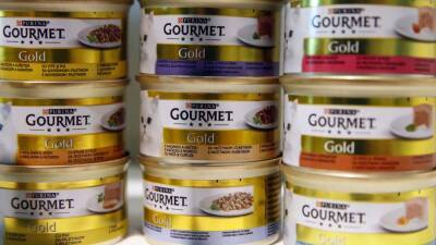 Canned pet food shortage continues amid supply chain woes - fox29.com - Usa