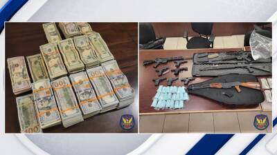 Vincent Cole - Police seize $325K in cash, nearly 22,000 fentanyl pills, guns during north Phoenix traffic stop - fox29.com - city Phoenix
