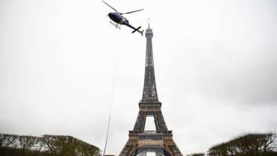 The Eiffel Tower grows even taller, thanks to new antenna - fox29.com - France