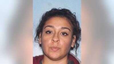 Arizona woman wanted for allegedly stabbing her mother while the victim was driving - fox29.com - state Arizona