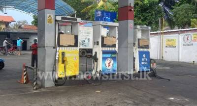 Diesel shortage worsens; Hundreds in line & scores spend night near filling stations - newsfirst.lk - Sri Lanka