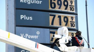 Vladimir Putin - Patrick T.Fallon - Gas price stimulus checks proposals head to Congress - fox29.com - Usa - state Illinois - state California - city Los Angeles - state Connecticut - Los Angeles, state California - city Houston - Ukraine