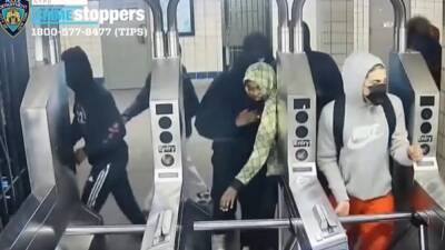 14-year-old boy attacked by group inside Brooklyn subway station - fox29.com - New York - city New York