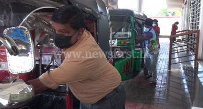 Sri Lankans - Colombo Port - Gamini Lokuge - Sri Lanka’s Fuel Crisis : Despite multiple assurance from Min. Lokuge, people are still in line - newsfirst.lk - Sri Lanka
