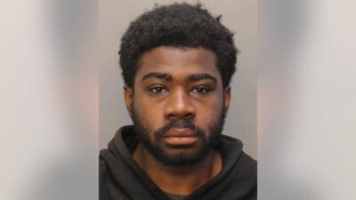 Suspect charged in Philadelphia police chase that ended in crash - fox29.com - Philadelphia