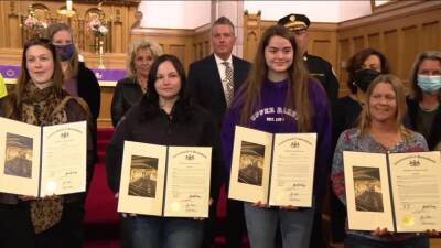 Women who helped crew escape Drexel Hill chopper crash honored - fox29.com - state Pennsylvania - state Delaware - county Hill