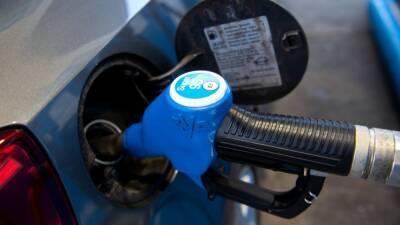 De-Haan - US average price of gas to exceed $4 a gallon this summer, GasBuddy predicts - fox29.com - Usa - state California - Washington - state Texas - Russia - state Hawaii - state Oklahoma - county Los Angeles - county Patrick - Ukraine