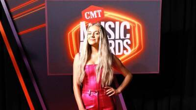 Anthony Mackie - Kelsea Ballerini - Kane Brown - Rachel Smith - How Kelsea Ballerini Will Co-Host CMT Music Awards Remotely After Testing Positive for COVID-19 (Exclusive) - etonline.com - state Tennessee - city Nashville, state Tennessee