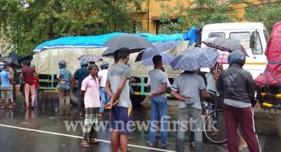 Sri Lankans - Galle – Colombo Main Road completely blocked from the Balapitiya Town - newsfirst.lk - Sri Lanka - state Indiana - province Sabaragamuwa