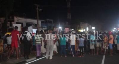 Colombo – Galle Road blocked by Panadura Protest - newsfirst.lk