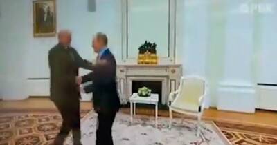 Vladimir Putin - Alexander Lukashenko - Putin's health fears grow as hand ‘shakes uncontrollably' during dictator meet and greet - dailystar.co.uk - Russia - Belarus - Ukraine