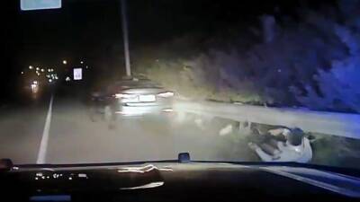 Video captures 16-year-old car thief jumping out of moving vehicle during police chase - fox29.com - state Ohio - Columbus, state Ohio