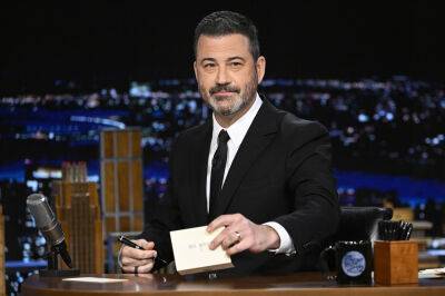 Jimmy Kimmel - Milo Ventimiglia - Franz Ferdinand - Ryan Seacrest - Molly Macnearney - John Mulaney - Andy Samberg - Cheryl Hines - Joe Keery - Mike Birbiglia - Jimmy Kimmel Reveals He’s Tested Positive For COVID-19 Once Again - etcanada.com