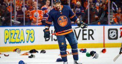 Connor Macdavid - Leon Draisaitl - Edmonton Oilers - Stanley Cup Playoffs - Mike Smith - Evander Kane - Jay Woodcroft - Evander Kane nets hat trick as Edmonton Oilers win Game 3 against Calgary Flames - globalnews.ca