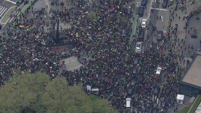 Letitia James - Thousands rally in New York City for abortion rights - fox29.com - New York - city Downtown