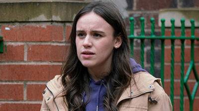 Craig Tinker - Coronation Street fans predict Faye will make shock decision after worrying health diagnosis - thesun.co.uk