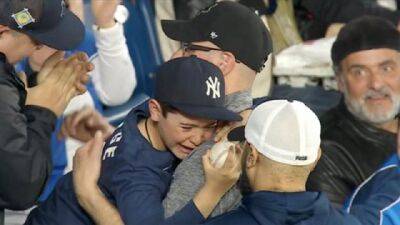 Blue Jays - Toronto Blue Jays - Young Yankees diehard in tears after Blue Jays fan hands over home run ball - globalnews.ca - New York - city New York - county Centre - county Rogers