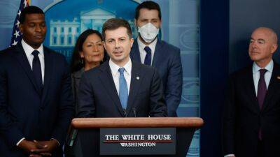 Pete Buttigieg - Chip Somodevilla - U.S. could take action against airlines over major flight disruptions, Buttigieg says - fox29.com - New York - Usa - Canada - Washington - city Washington