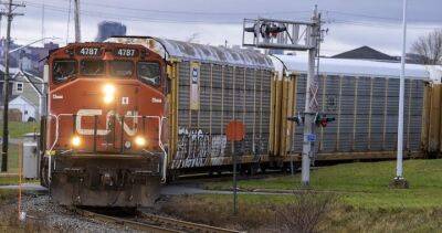 Steve Martin - CN Rail signals, communications employees walk off job across Canada - globalnews.ca - Canada