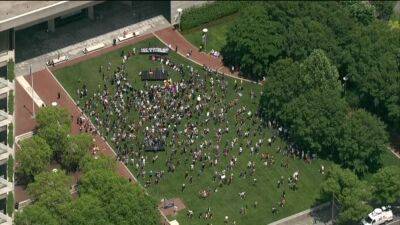 Josh Shapiro - Roe v. Wade protests: Hundreds rally to defend abortion rights at Constitution Center in Philadelphia - fox29.com - state Pennsylvania - state New Jersey - state Delaware - city Philadelphia - county Hall - county Liberty - county Independence