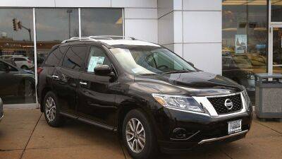 Nissan recalls nearly 323K Pathfinder SUVs because hoods can fly off unexpectedly - fox29.com - state Illinois - Washington