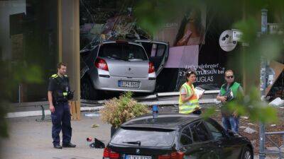Sean Gallup - Driver hits pedestrians in Berlin shopping district, killing 1 and injuring 8 - fox29.com - Germany - city Berlin, Germany