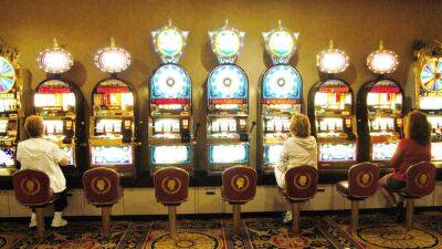 Caesars plans lobby, casino floor, pool upgrades in $200 million makeover this year - fox29.com - county Atlantic