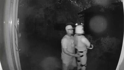 Video: Man seen stealing ‘Star Wars’ stormtrooper statue from driveway - fox29.com
