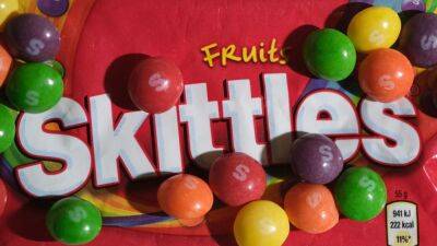 Lawsuit claims that Skittles are 'unfit for human consumption' - fox29.com - state California - Eu - Netherlands - county Oakland